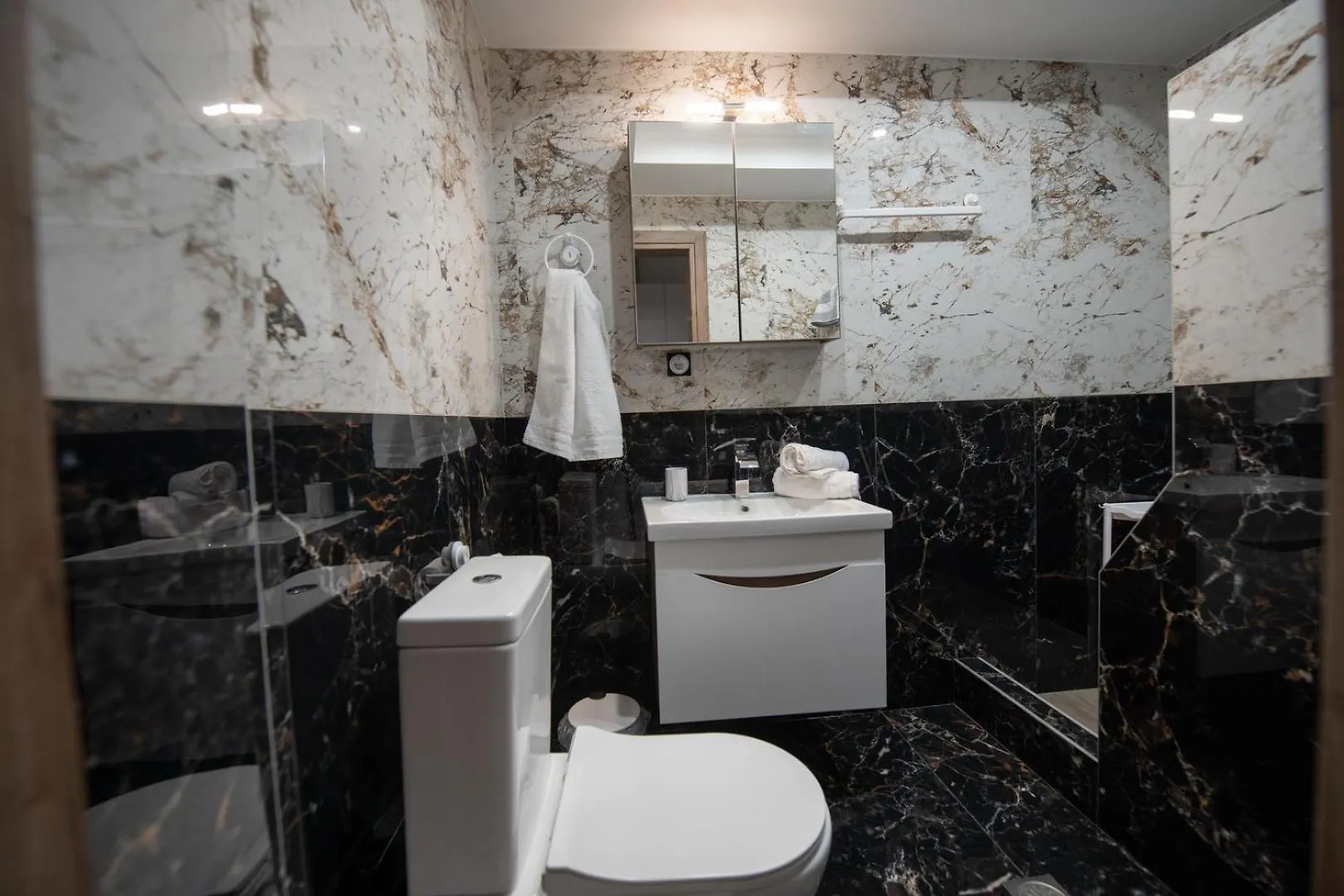 Thessaloniki Luxe Suite, Chrysa'S Private Getaway Appartement